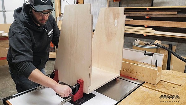 assembling the dust collection cart